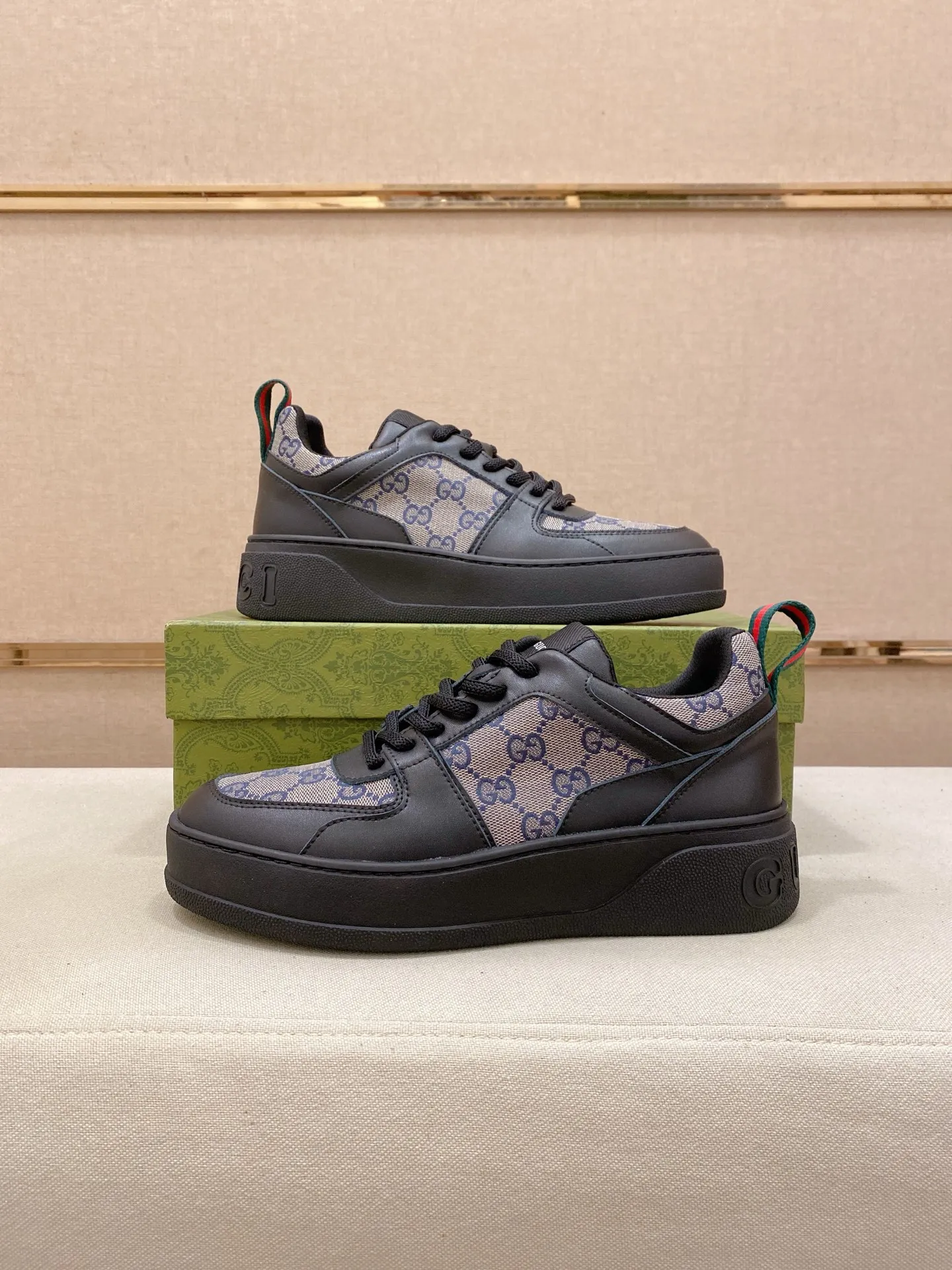 Men's clothing and shoes💰:420💰 (GUCCI) The latest model from the official website🎁🎁Casual and fashionable men's shoes👟, hot style💥The version is simple and elegant, exclusive for trendy men. The unique latest brand elements from the official website👑Original Gucci decoration, fashionable and generous, the fabric is original cowhide ✅Mesh breathable lining, the official website specifies wear-resistant casual outsole, the classic model is taken in kind at the counter🎬38-44 (can be customized for 45 non-refundable)